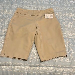 Croft & Barrow Bermuda Shorts. Size 4 NWT